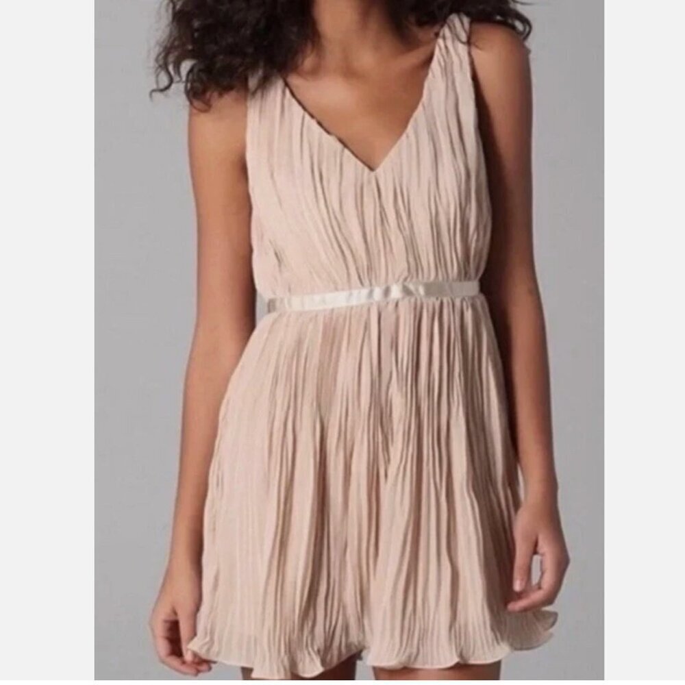 BB Dakota Cream Champagne Pleated V-Neck Sleeveless Mini Party Dress Size 8 - Picture 9 of 9